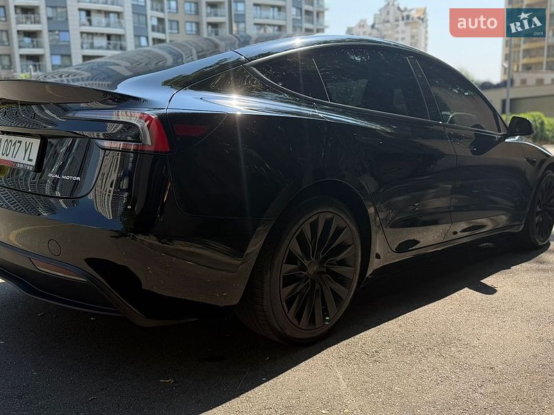 Седан Tesla Model 3 2025 в Києві