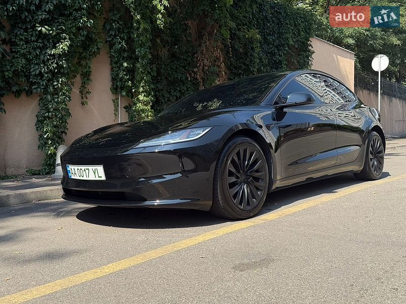 Седан Tesla Model 3 2025 в Києві