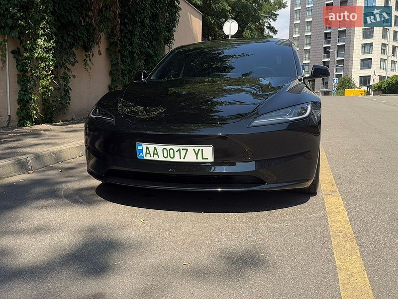 Седан Tesla Model 3 2025 в Києві