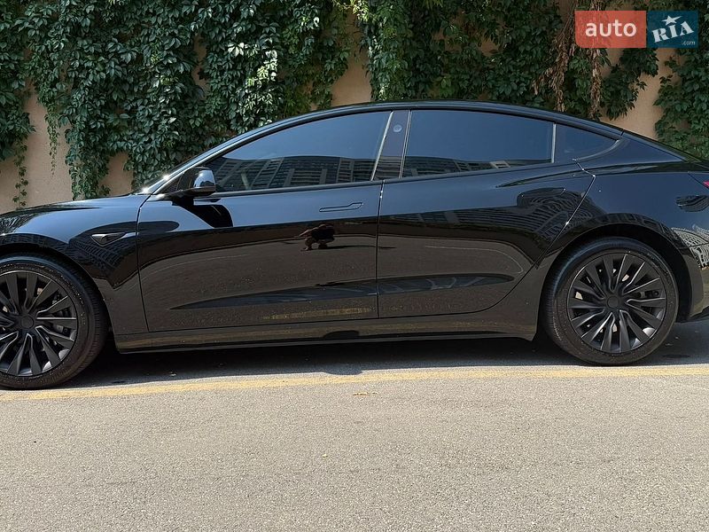 Седан Tesla Model 3 2025 в Києві