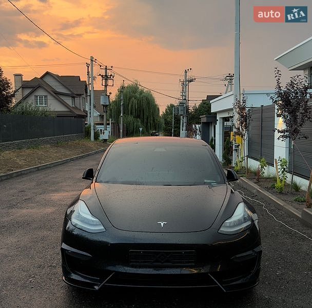 Седан Tesla Model 3 2019 в Києві