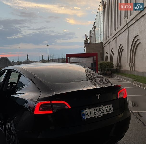 Седан Tesla Model 3 2019 в Києві