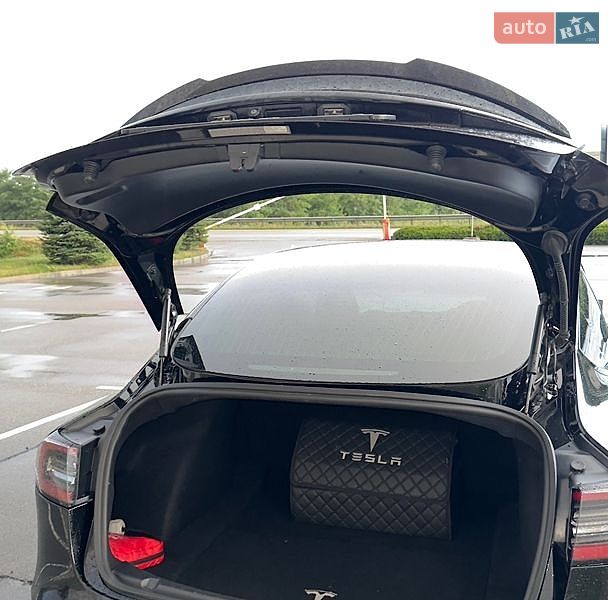 Седан Tesla Model 3 2019 в Києві