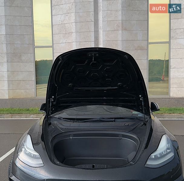 Седан Tesla Model 3 2019 в Києві