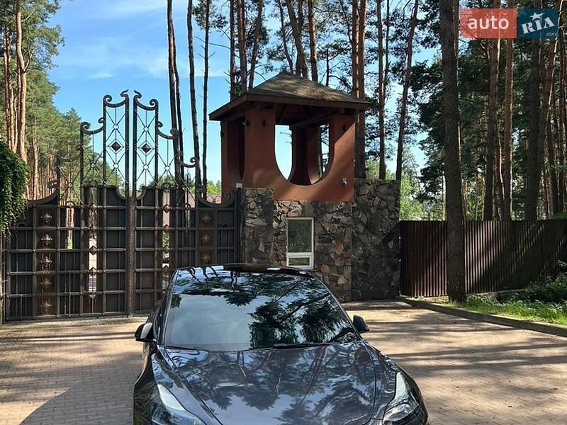 Седан Tesla Model 3 2021 в Львові