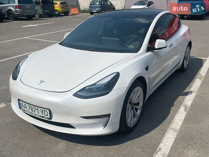 Седан Tesla Model 3 2021 в Киеве