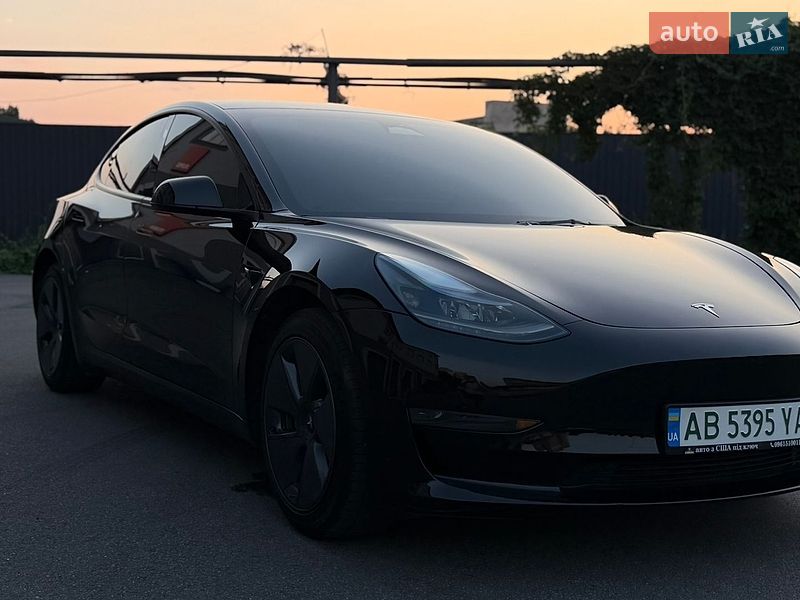 Седан Tesla Model 3 2023 в Виннице