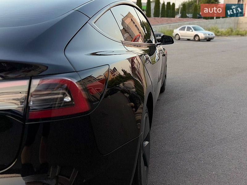 Седан Tesla Model 3 2023 в Виннице