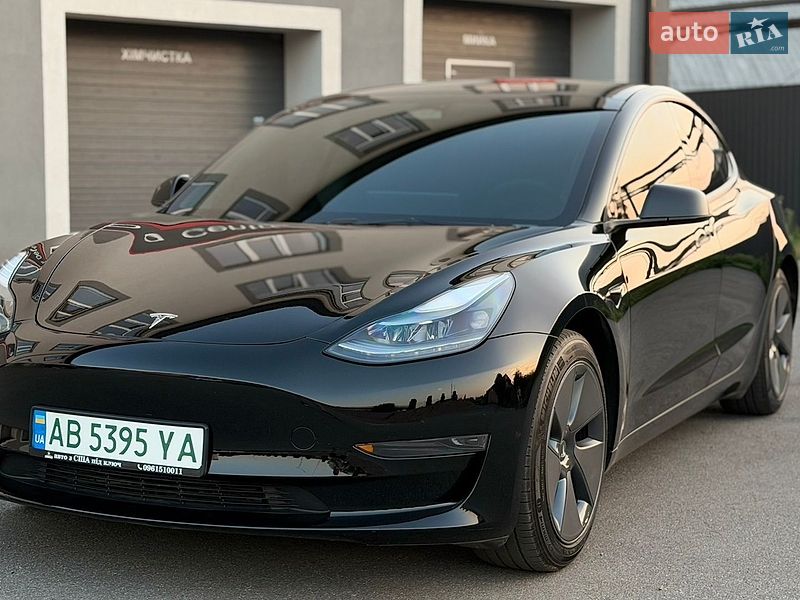 Седан Tesla Model 3 2023 в Виннице