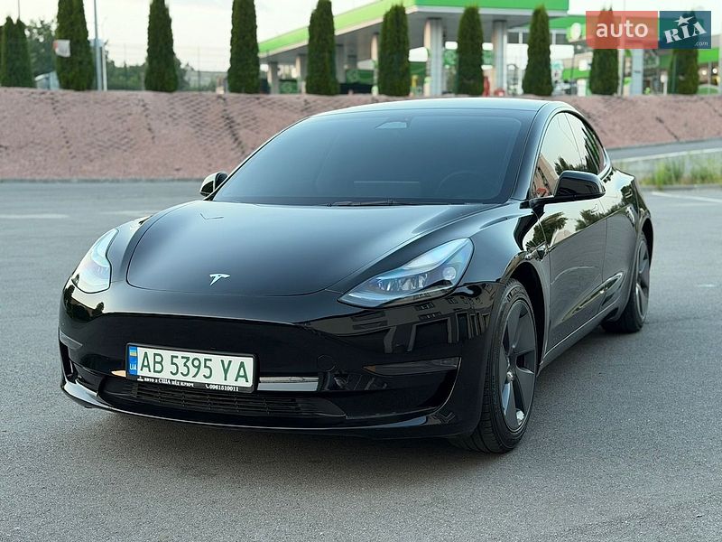 Седан Tesla Model 3 2023 в Виннице