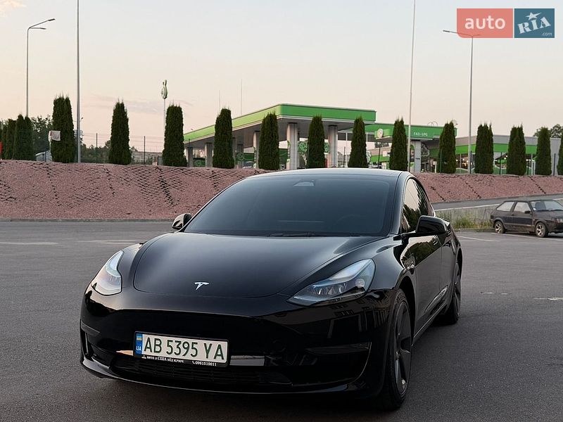 Седан Tesla Model 3 2023 в Виннице