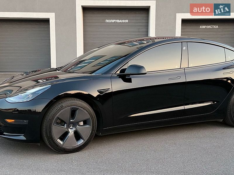 Седан Tesla Model 3 2023 в Виннице