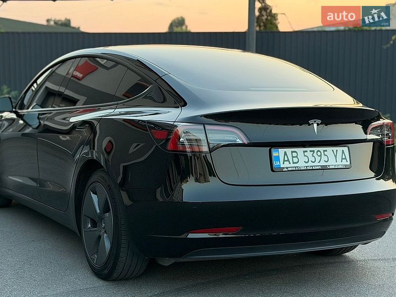Седан Tesla Model 3 2023 в Виннице