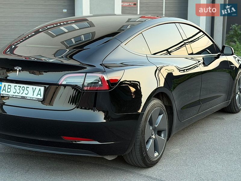 Седан Tesla Model 3 2023 в Виннице
