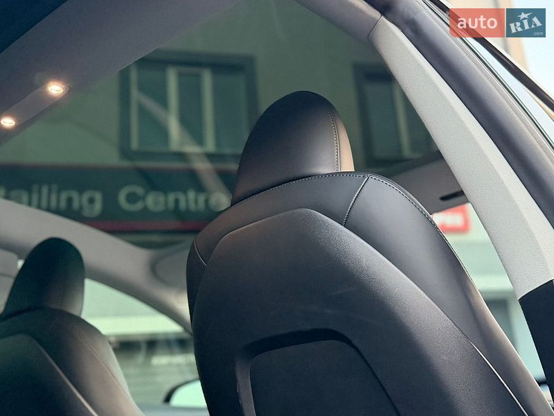 Седан Tesla Model 3 2023 в Виннице