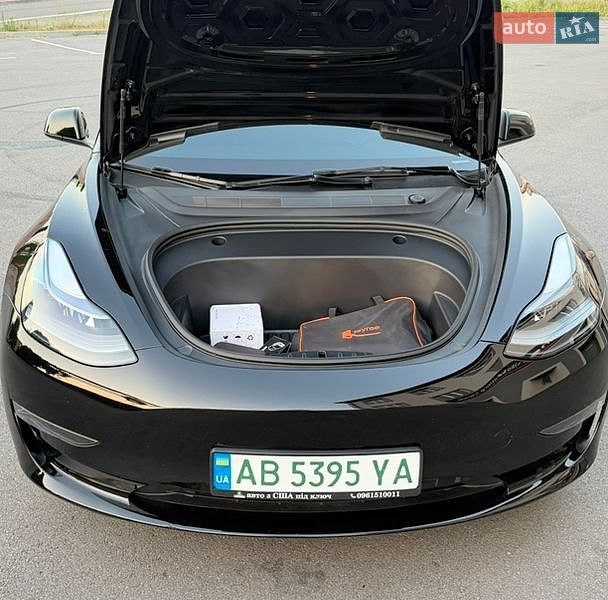 Седан Tesla Model 3 2023 в Виннице