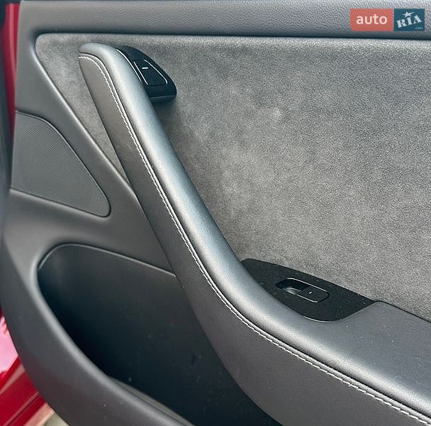 Седан Tesla Model 3 2019 в Львові