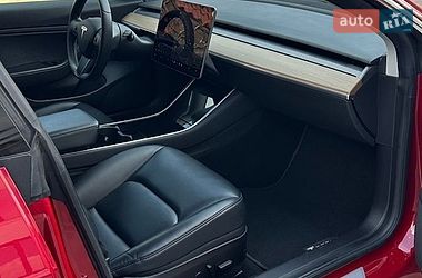 Седан Tesla Model 3 2019 в Львові
