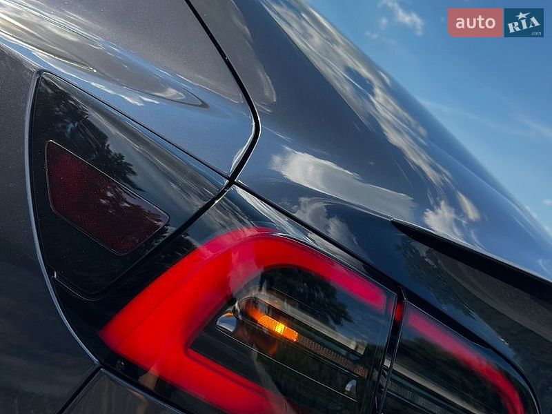 Седан Tesla Model 3 2021 в Дніпрі