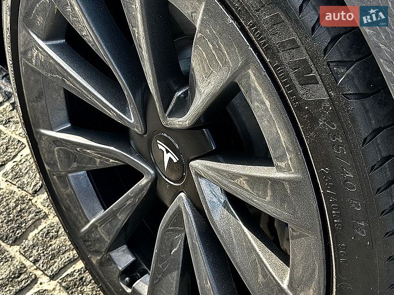 Седан Tesla Model 3 2021 в Дніпрі