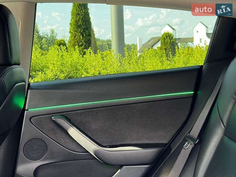 Седан Tesla Model 3 2021 в Дніпрі