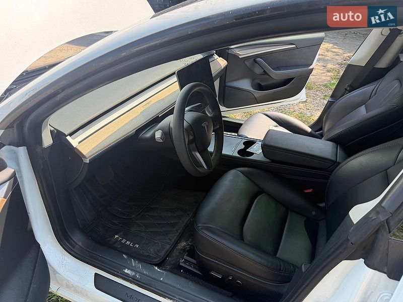 Седан Tesla Model 3 2023 в Коломиї