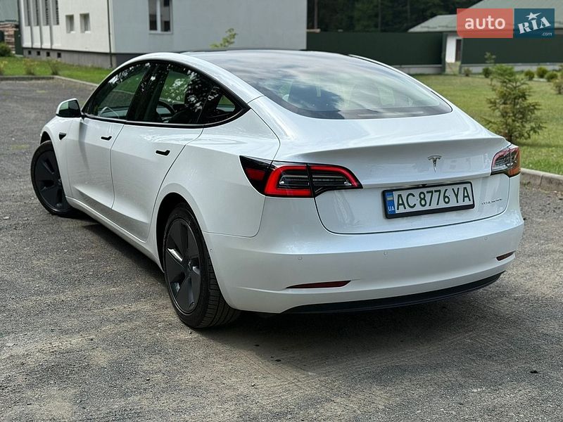 Седан Tesla Model 3 2021 в Луцке