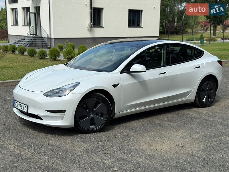 Седан Tesla Model 3 2021 в Луцке