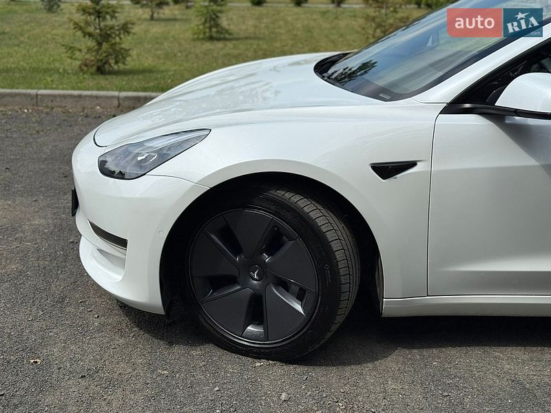 Седан Tesla Model 3 2021 в Луцке