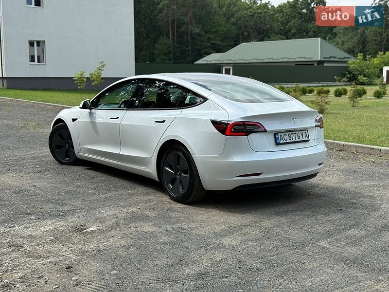Седан Tesla Model 3 2021 в Луцке
