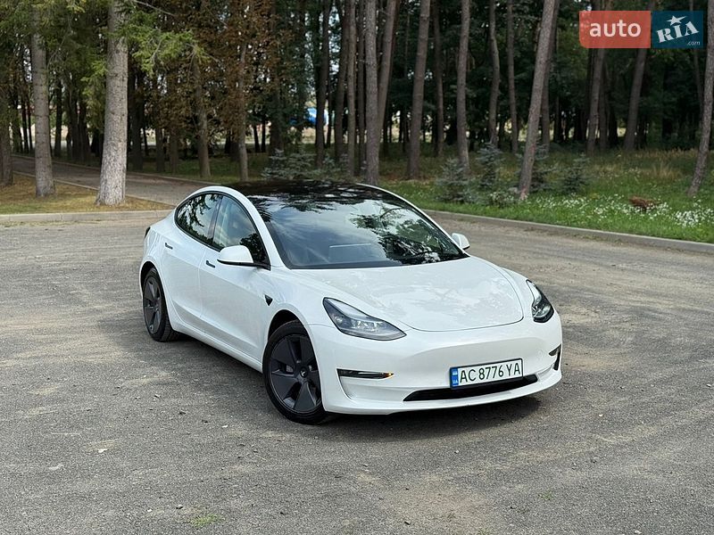 Седан Tesla Model 3 2021 в Луцке