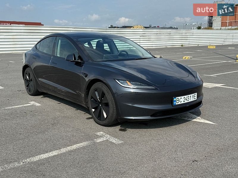 Tesla Model 3, фото з оголошення