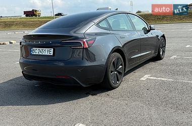 Седан Tesla Model 3 2024 в Львові