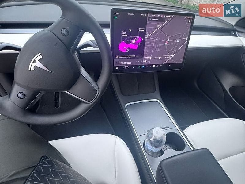 Седан Tesla Model 3 2021 в Городке