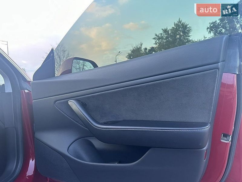 Седан Tesla Model 3 2018 в Львове
