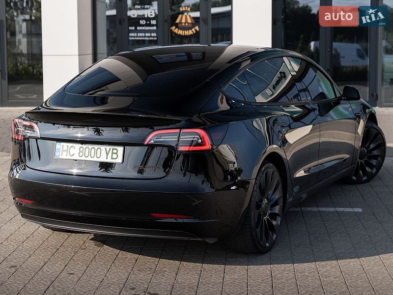 Седан Tesla Model 3 2023 в Львові