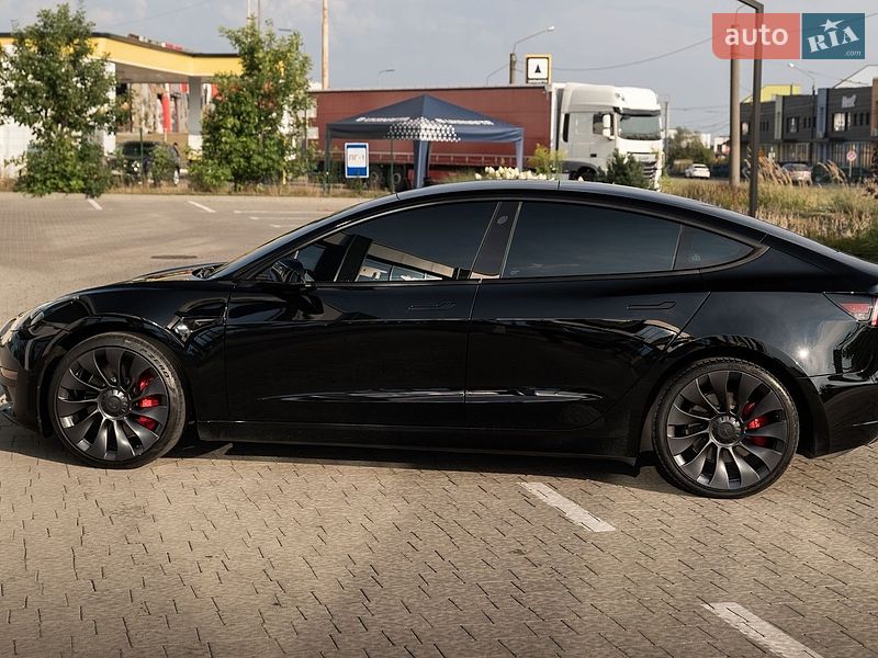Седан Tesla Model 3 2023 в Львові