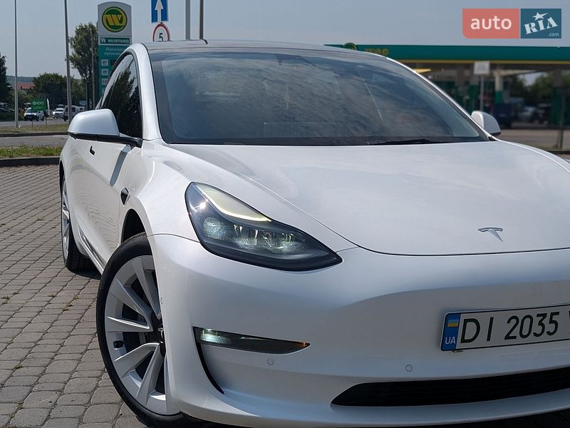 Седан Tesla Model 3 2021 в Ивано-Франковске