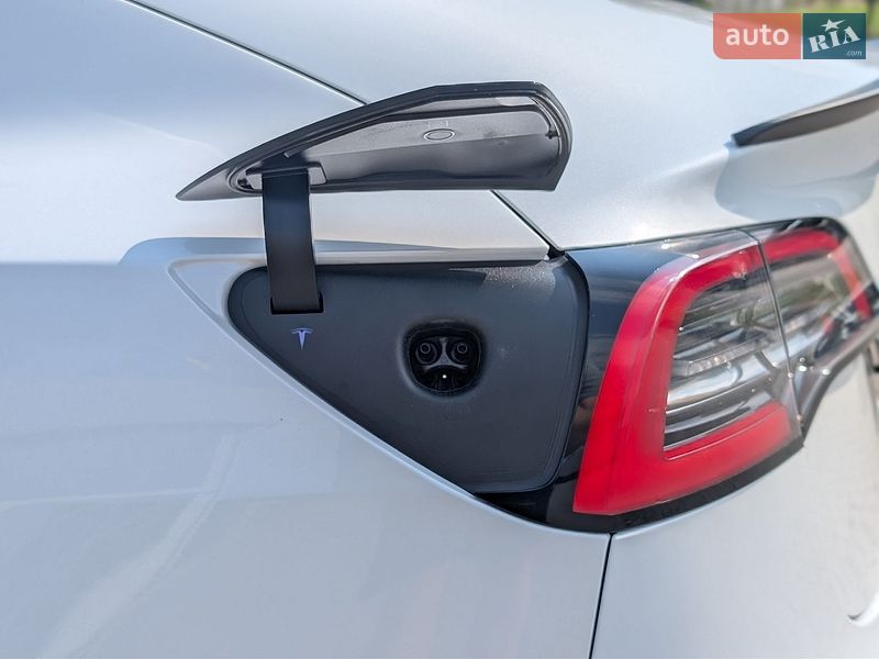 Седан Tesla Model 3 2021 в Ивано-Франковске