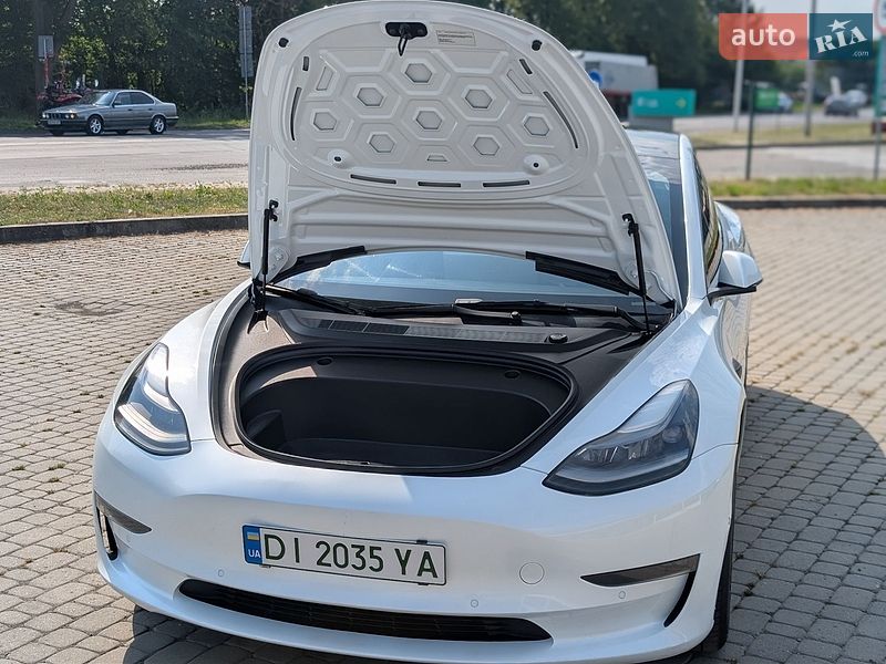 Седан Tesla Model 3 2021 в Ивано-Франковске
