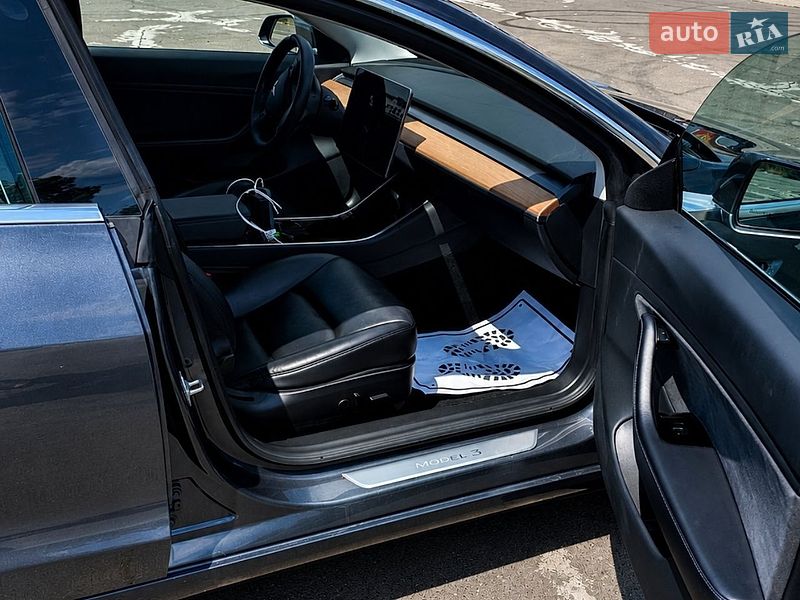 Седан Tesla Model 3 2019 в Одессе