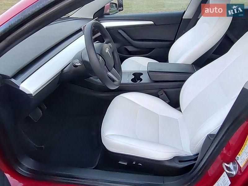 Седан Tesla Model 3 2022 в Полтаві