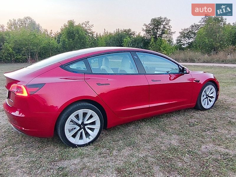 Седан Tesla Model 3 2022 в Полтаві