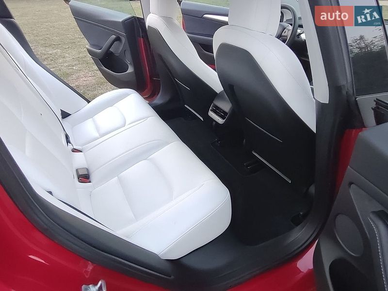 Седан Tesla Model 3 2022 в Полтаві