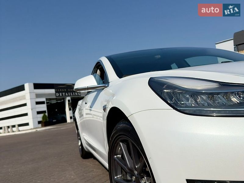 Седан Tesla Model 3 2019 в Киеве
