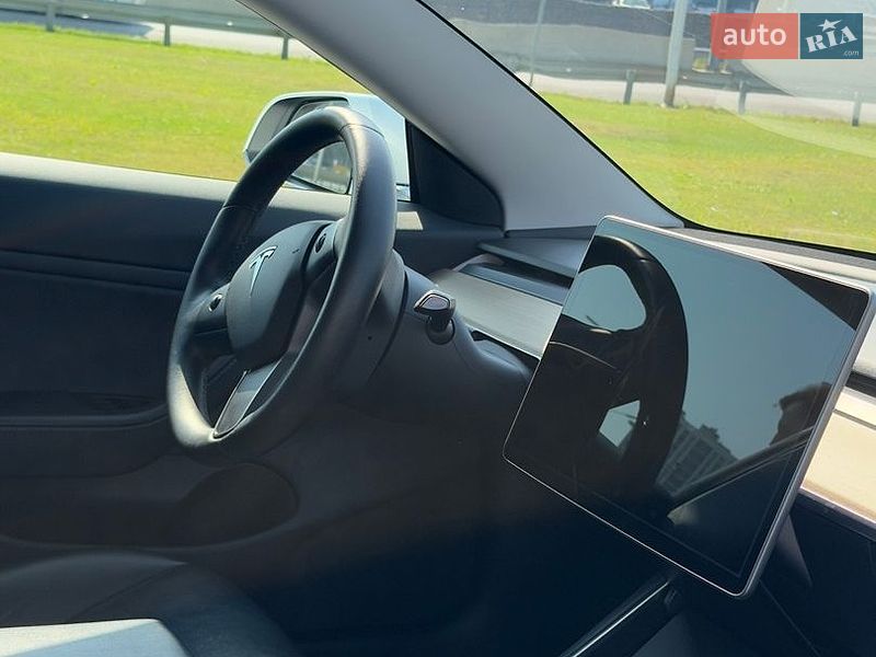 Седан Tesla Model 3 2019 в Киеве