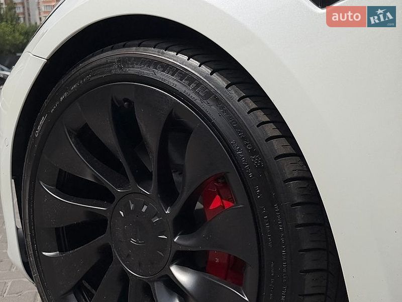 Седан Tesla Model 3 2021 в Киеве