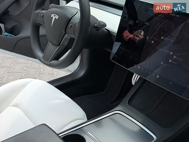 Седан Tesla Model 3 2021 в Киеве