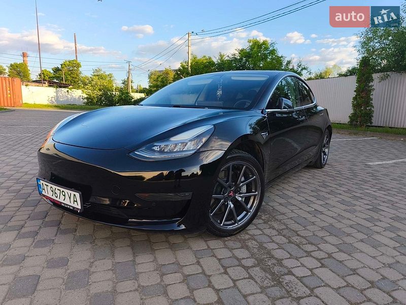 Седан Tesla Model 3 2020 в Ивано-Франковске