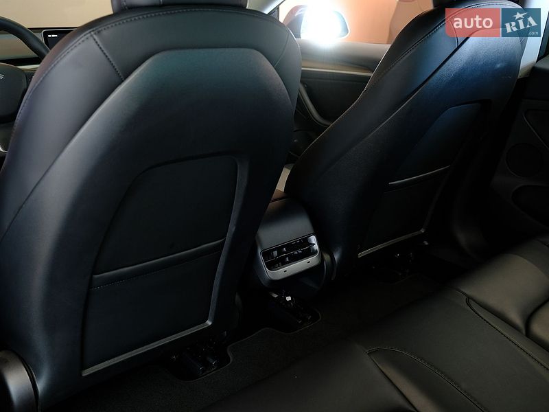 Седан Tesla Model 3 2023 в Одесі